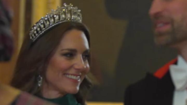 Kate Middleton tampil elegan dengan tiara di jamuan kenegaraan Nigeria
