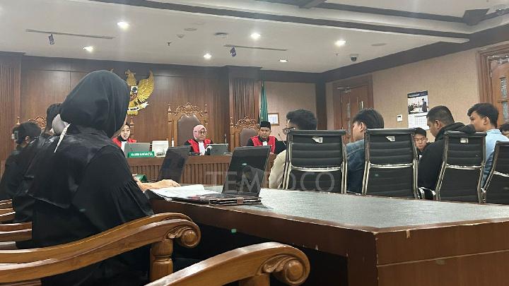 Gugatan Pasal Penghasutan oleh Delpedro Marhaen dan Muzaffar Salim