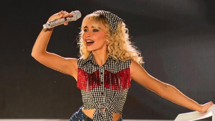 Sabrina Carpenter tampil di Coachella 2026 dengan penampilan spektakuler